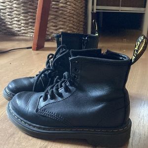 Dr. Martens kids airwair boots